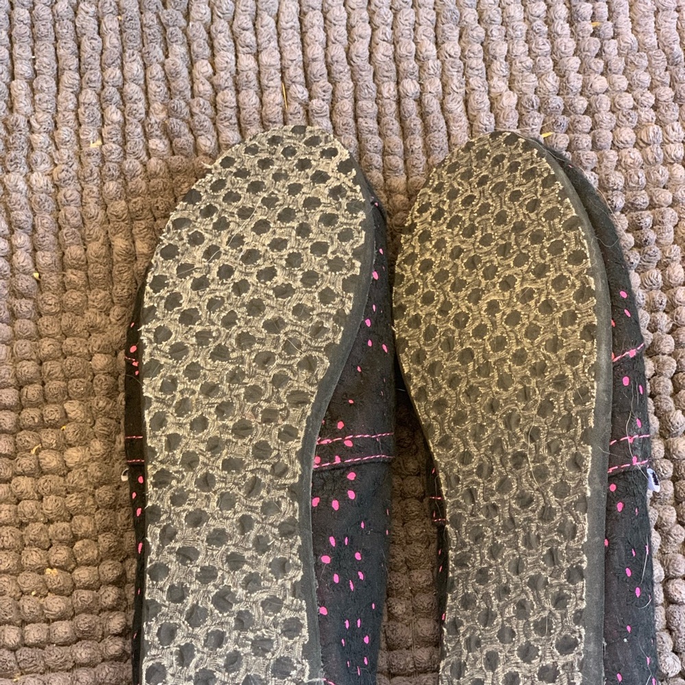 Toms - Picture 3 of 5